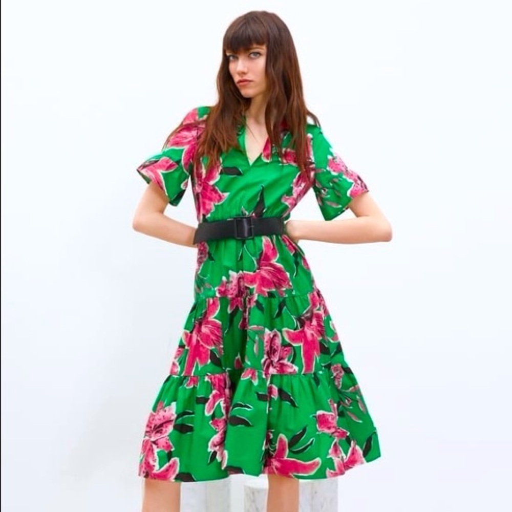 Zara Green Floral Print V-Neck Dress Size M Short Sleeve Belt Tiered Hi-Low Hem